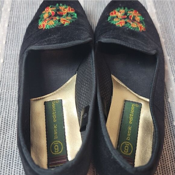 BASIC EDITIONS Christmas Wreath Loafers - Picture 8 of 11